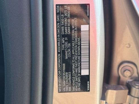 Used 2025 Volvo XC60 B5 Plus image 29