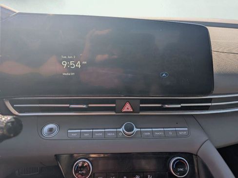 Used 2024 Hyundai Elantra SEL FWD image 31