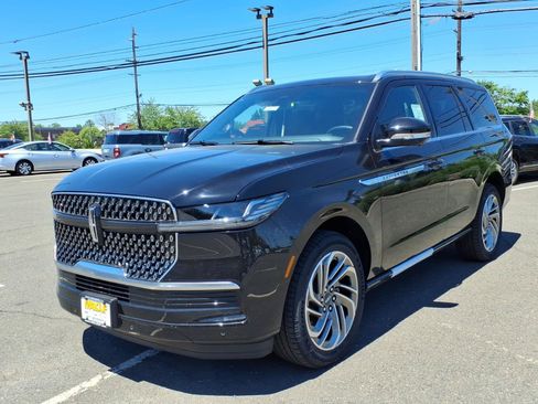 New 2026 Lincoln Navigator Reserve AWD/4WD image 3