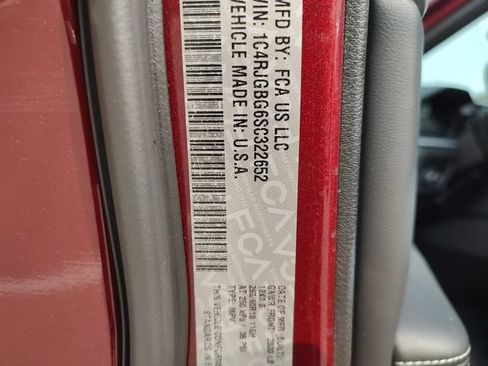 Used 2025 Jeep Grand Cherokee Limited RWD image 31