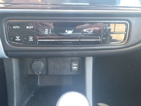 Used 2018 Toyota Corolla LE image 22