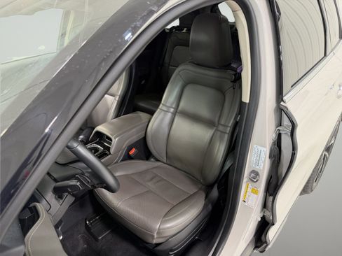 Used 2023 Lincoln Corsair Reserve FWD image 10