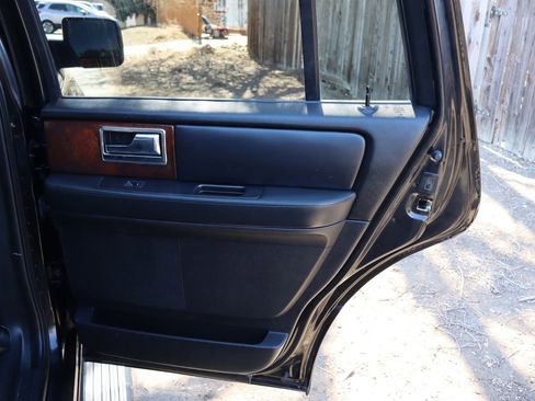 Used 2015 Lincoln Navigator 4WD image 27