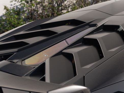 Used 2019 Lamborghini Aventador SVJ image 17