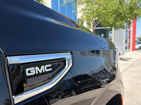 Used 2022 GMC Yukon XL Denali AWD/4WD image 3