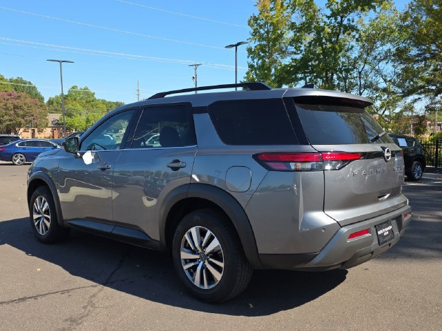 Used 2026 Nissan Pathfinder SL FWD image 3