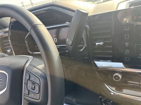 Used 2025 GMC Sierra 1500 Elevation image 15