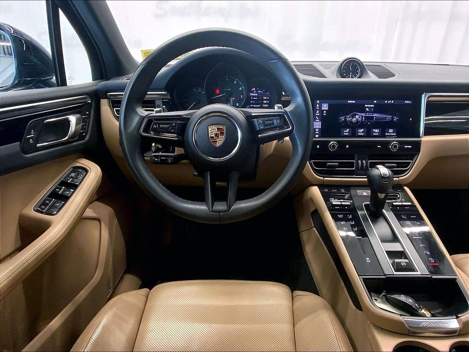 Certified 2023 Porsche Macan AWD/4WD image 13
