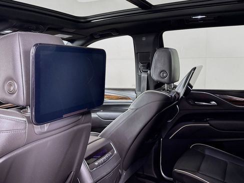 Used 2021 Cadillac Escalade Premium Luxury image 24
