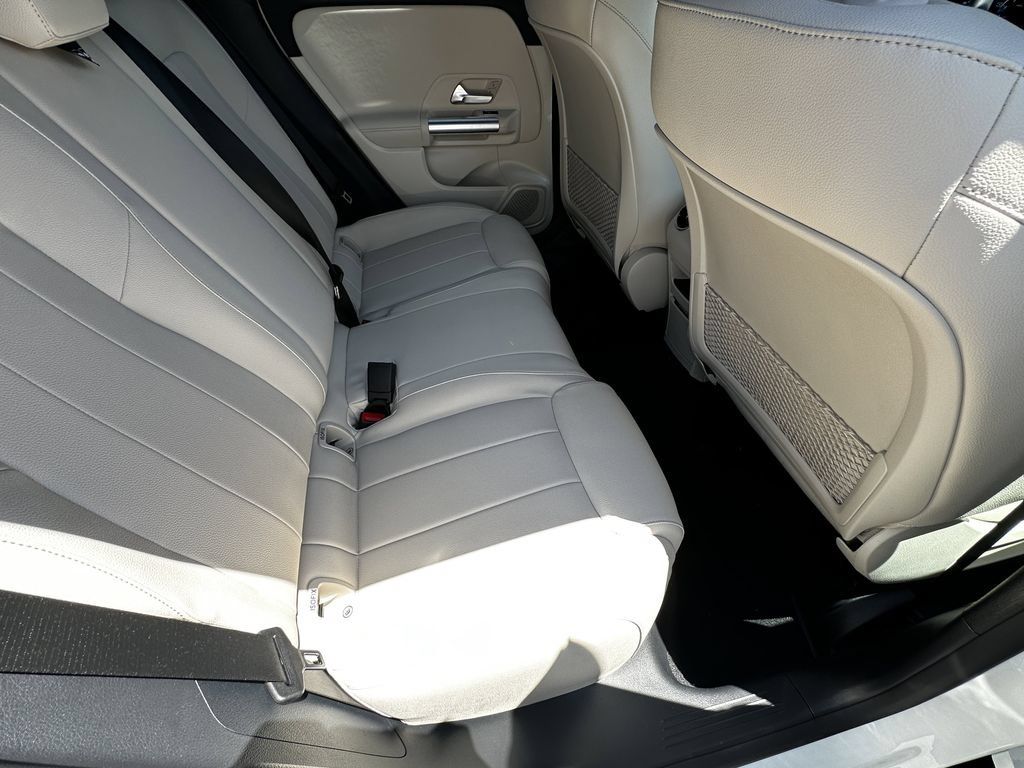 Certified 2025 Mercedes-Benz GLA 250 4MATIC image 18
