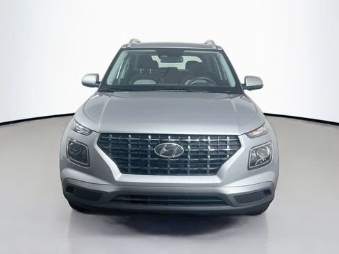 Used 2025 Hyundai Venue SEL FWD image 2
