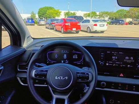Used 2025 Kia Sportage LX AWD/4WD image 10