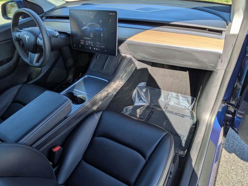 Used 2022 Tesla Model Y Long Range image 24