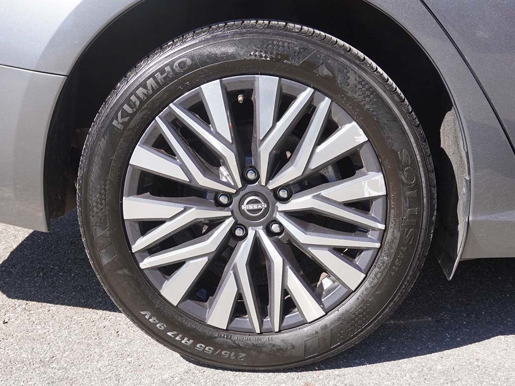 Used 2024 Nissan Altima 2.5 SV AWD/4WD image 16