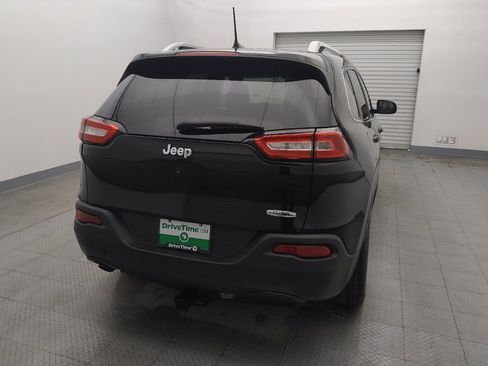 Used 2018 Jeep Cherokee Latitude Plus w/ Cold Weather Group FWD image 7