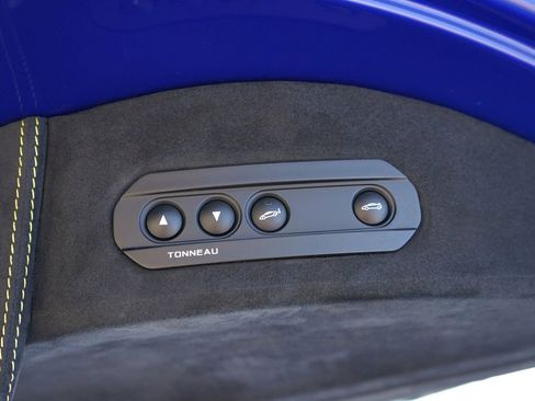 Used 2015 McLaren 650S Spider image 25