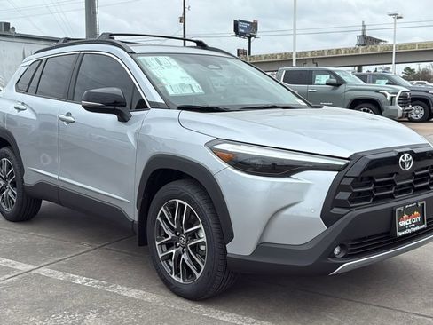 Used 2026 Toyota Corolla Cross XLE w/ Convenience Package image 3