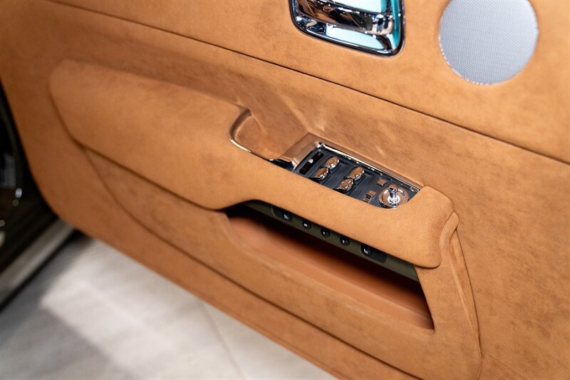 Used 2021 Rolls-Royce Dawn RWD image 14