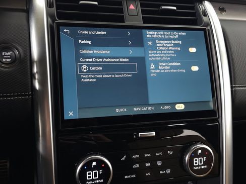 Used 2025 Land Rover Discovery Dynamic SE image 27