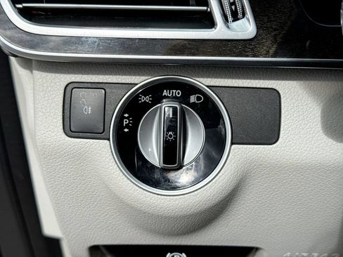 Used 2014 Mercedes-Benz E 350 4MATIC Sedan image 28