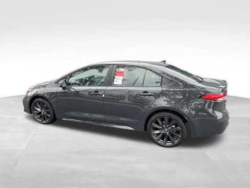 Used 2026 Toyota Corolla SE FWD image 4