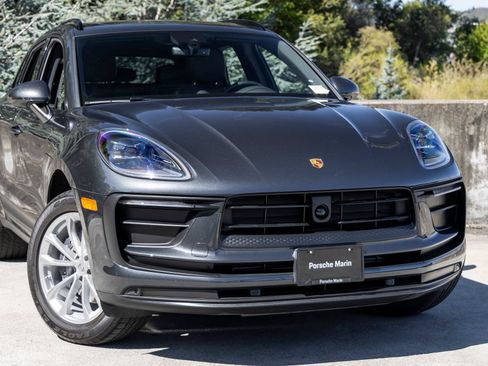 Certified 2026 Porsche Macan AWD/4WD image 9