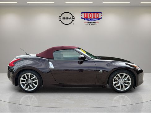 Used 2010 Nissan 370Z Touring RWD image 2
