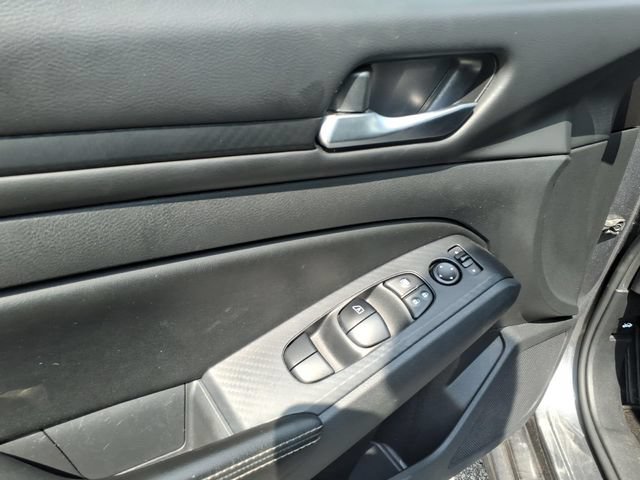 Used 2024 Nissan Altima 2.5 SV FWD image 10