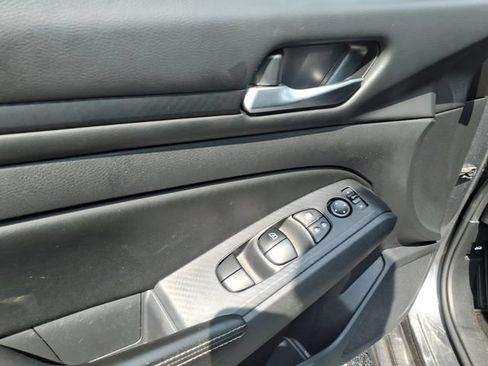 Used 2024 Nissan Altima 2.5 SV FWD image 10