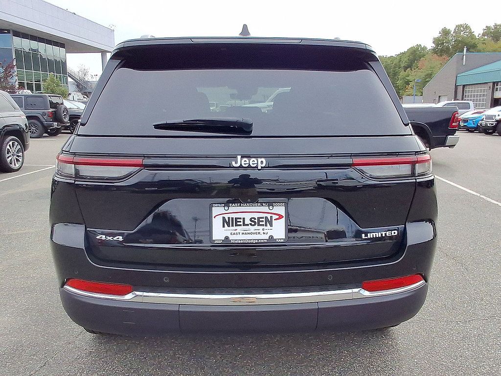Used 2025 Jeep Grand Cherokee Limited AWD/4WD image 29
