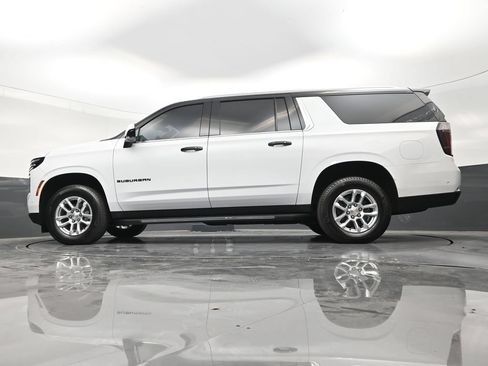 Used 2025 Chevrolet Suburban LS RWD image 20