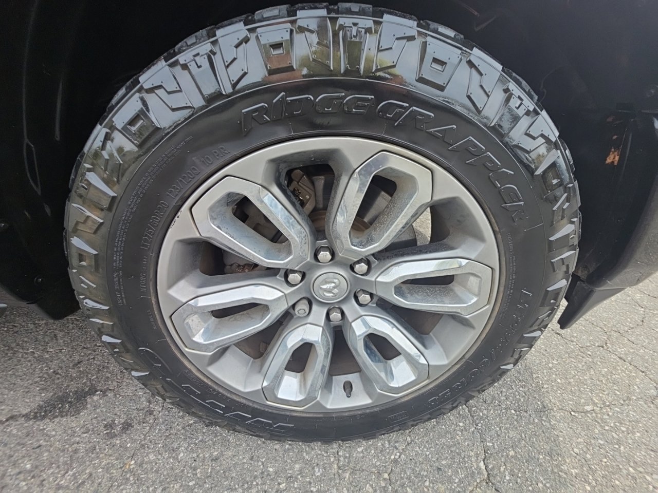 Used 2019 RAM 1500 Laramie AWD/4WD image 13