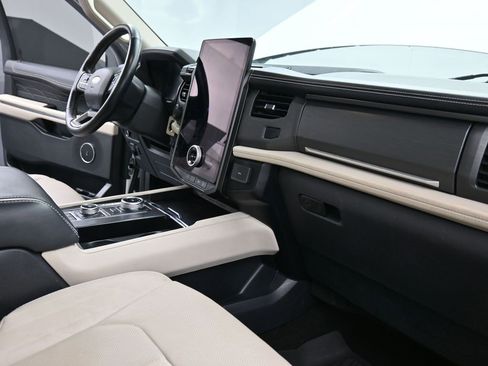 Used 2023 Ford Expedition Platinum image 20