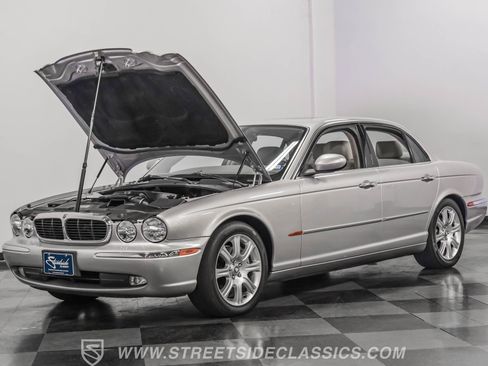 Used 2004 Jaguar XJ8 image 36