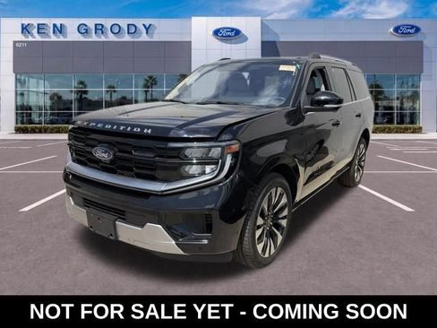 Used 2025 Ford Expedition Platinum w/ Driver's Package AWD/4WD image 1