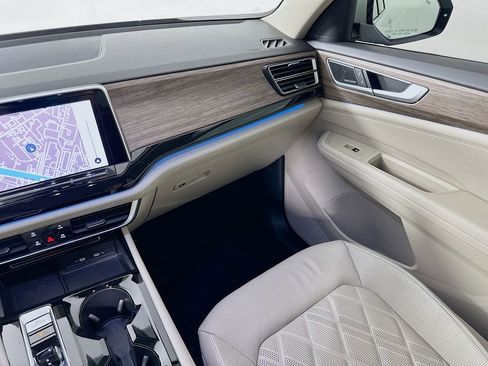 Used 2024 Volkswagen Atlas SEL Premium R-Line image 24