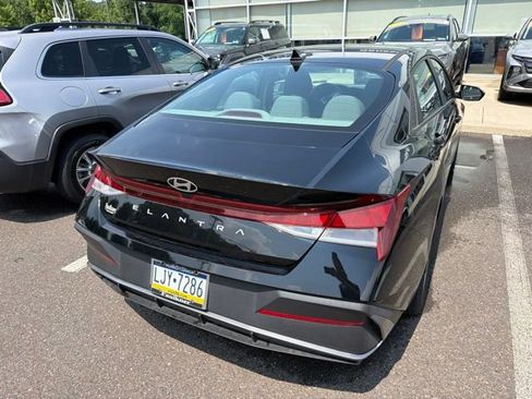Used 2024 Hyundai Elantra SEL FWD image 10