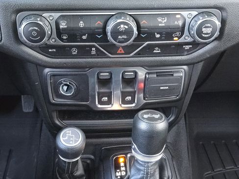 Used 2024 Jeep Wrangler Sport S image 19