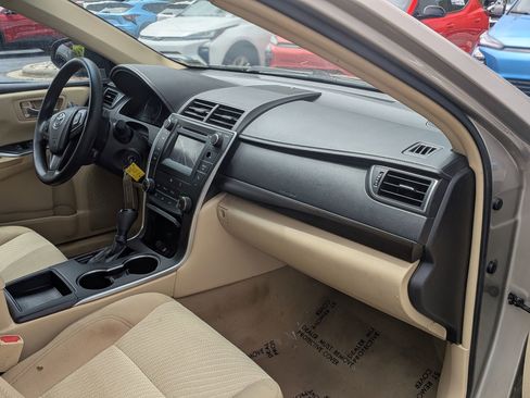 Used 2017 Toyota Camry LE FWD image 22