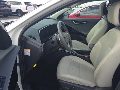 Used 2023 Kia Niro EX Touring image 6