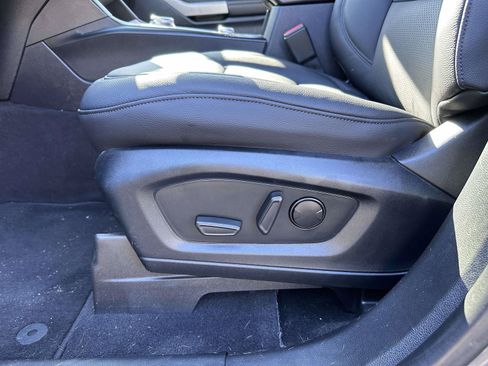 Used 2021 Ford Explorer XLT AWD/4WD image 10