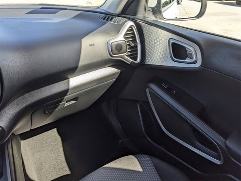 Certified 2025 Kia Soul LX image 18