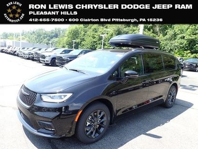 New 2025 Chrysler Pacifica Select