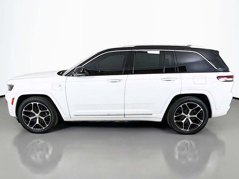 Used 2023 Jeep Grand Cherokee Summit AWD/4WD image 18