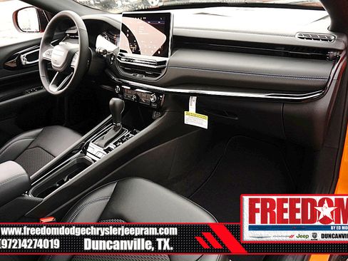 New 2026 Jeep Compass Latitude image 12