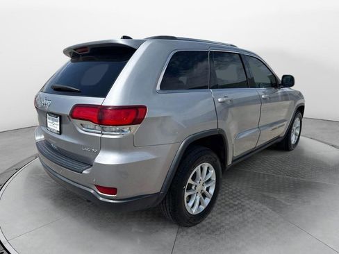 Used 2021 Jeep Grand Cherokee Laredo image 3