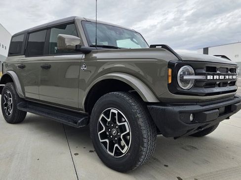 New 2026 Ford Bronco Outer Banks image 7