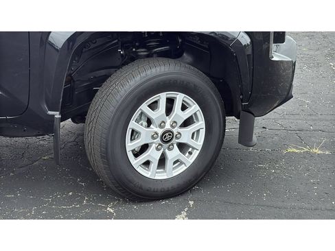 Certified 2024 Toyota Tacoma SR5 AWD/4WD image 9