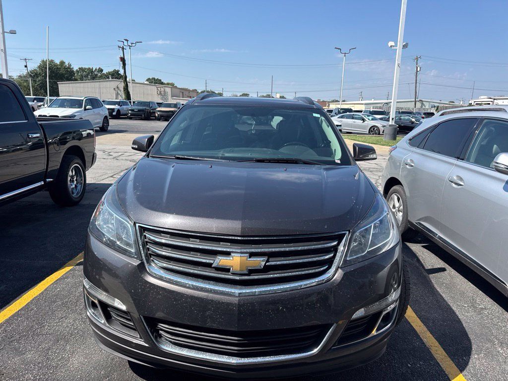 Used 2017 Chevrolet Traverse LT FWD image 2