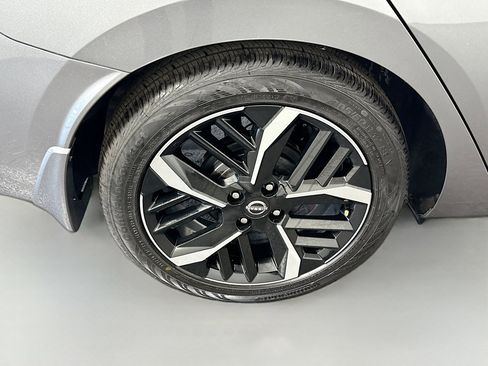 Used 2025 Nissan Versa SR w/ Trunk Package image 33